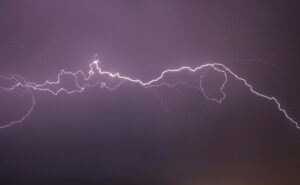 Raios, chuvas, eletricidade